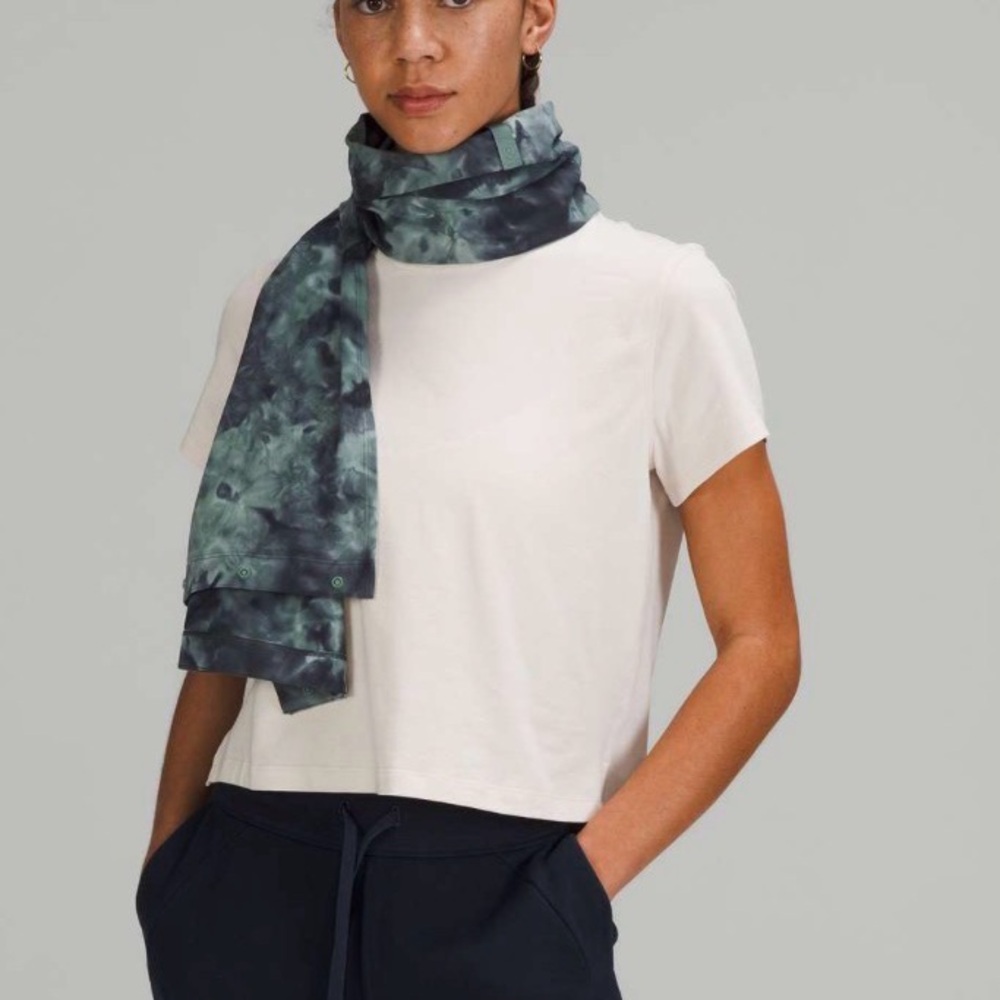 Lululemon Customizable Snap Scarf